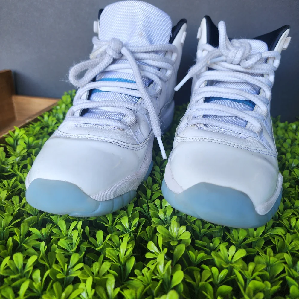 Jordan 11 Retro Legend Blue - Picture 13 of 15